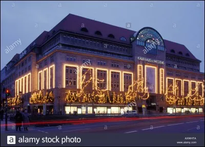 Pour faire du shopping, on peut aller au KaDeWe qui est le plus grand magasin :