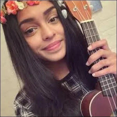 Comment sont les cheveux de Nilusi?