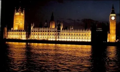 Quel est le nom de l'architecte qui a conçu la célèbre tour Big Ben ?