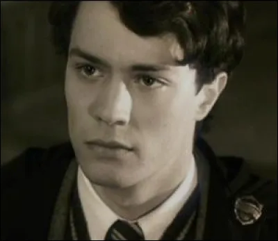 Quel objet entraînait Ginny à faire les choses que Jedusor lui imposait ?