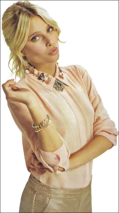 Quelle actrice était sa meilleure amie dans la série dans laquelle elle jouait ?