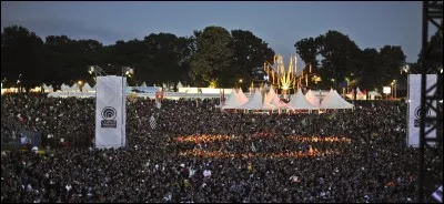 Créé en 1992, le festival des Vieilles Charrues est devenu le plus grand festival de musique français par la fréquentation. Dans quelle ville se tient-il ?