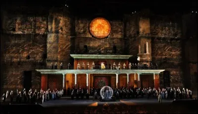 Ce festival d'opéra et de musique classique est appelé "Chorégies". Il se tient dans sa forme actuelle chaque été depuis 1971. Dans quelle ville ?