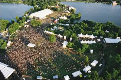 Avec plus de 100 000 entrées, le festival des Eurockéennes est l'un des plus grands festivals de musique en France. Dans quelle ville se tient-il ?