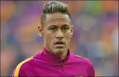 Quel est le numéro de Neymar avec le F.C Barcelone ?