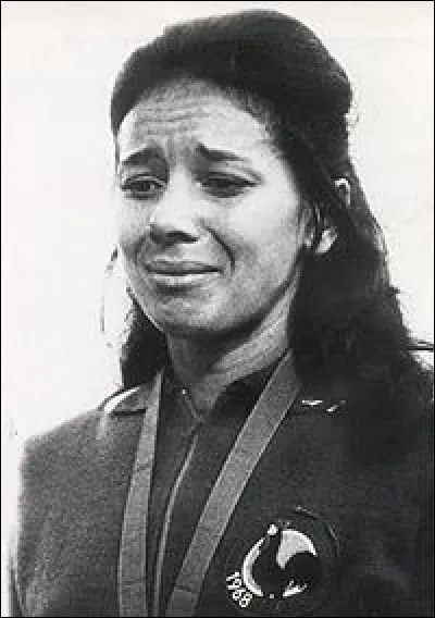 Cette Colette remporta la médaille d'or du 400m aux JO de Mexico de 1968. Surnommée "la petite fiancée de la France" elle est décédée en 2005. C'est Colette...