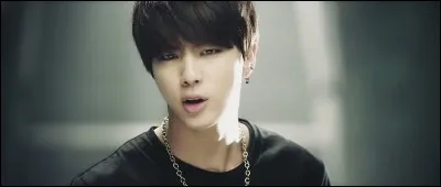 Quel membre du groupe a les mains les plus petites ?