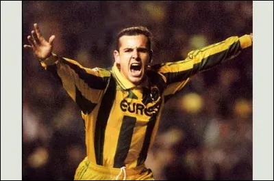 O : En bon Breton, Nicolas Ouédec a longtemps défendu les couleurs de Nantes. Il est né dans le Morbihan à...