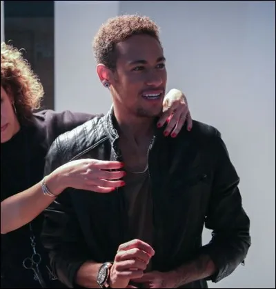 Avec quel club joue-t-il en ce moment ? (Septembre 2017)