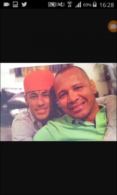 Comment s'appelle son père ?