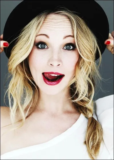 Avec qui Caroline se marie-t-elle à la fin de la série ?