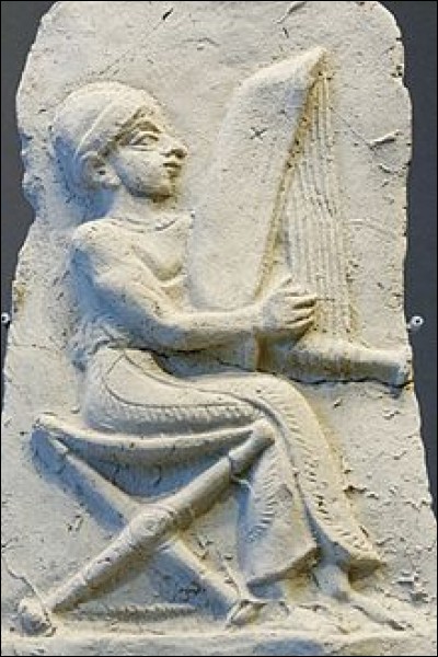 À quand remonte l'origine de la harpe ?