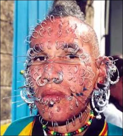 Elle le trouve ____.