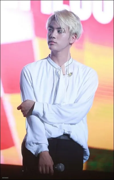 S'il était une fille, il sortirait avec...