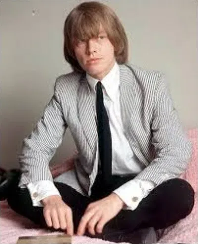 Brian Jones (1942 - 1969) a influencé les Rolling Stones dans les années 60 grâce aux instruments dont il était capable de jouer, notamment le sitar originaire...
