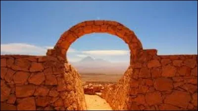 À l'oreille gauche de qui trouvera-t-on la perle peinte par Johannes Vermeer ?