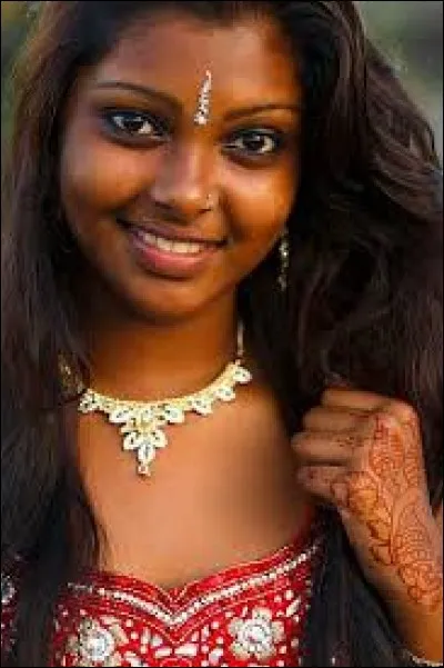 Sur quel continent vit le peuple tamoul ?