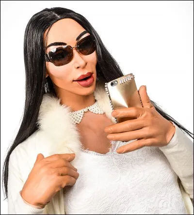 Qui est ce guignol f&eacute;minin ?