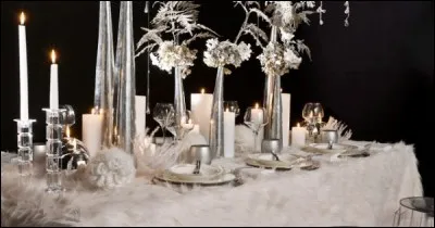 Pour être conforme aux règles du savoir-vivre, comment disposez-vous le couteau, à table ?