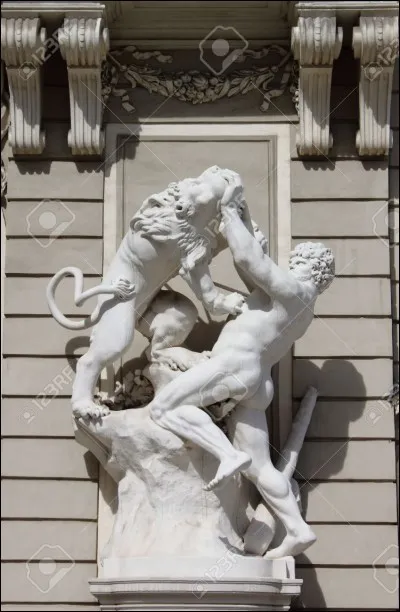 Comment s'appelait le lion qu'Héraclès a affronté lors de ses douze travaux ?