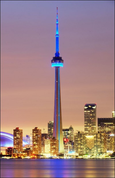 Dans quelle grande ville du Canada la CN Tower se trouve-t-elle ?