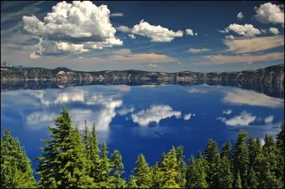 Dans quel Etat se trouve le parc national américain de Crater Lake ?