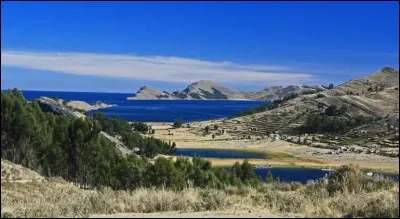 Dans quels pays d'Amérique du Sud s'étend le lac Titicaca ?