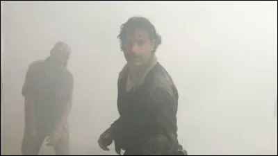 Saison 7, épisode 01 : Glenn s'apprête à lâcher son dernier souffle ; que dit-il ?