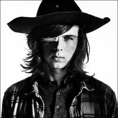 Nous avons l'impression d'avoir toujours connu Carl avec le chapeau de Rick ; mais en vérité dans quel épisode Rick lui donne-t-il le chapeau de shérif ?