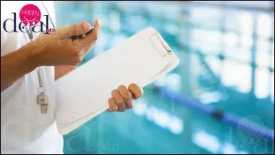 Comment appelle-t-on la personne qui donne les cours de natation ?