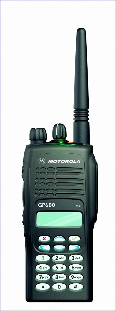 Quand Rick est dans le char, à qui parle-t-il dans le talkie-walkie ?