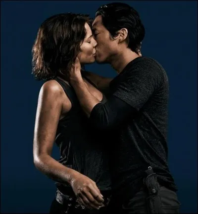 Avec qui se met-elle en couple ?