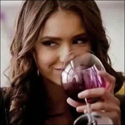Katherine Pierce est :
