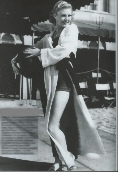 C'est en attendant sa mère dans les coulisses de théâtres qu'elle prit l'habitude de danser et chanter. Elle tournera avec Fred Astaire dans 10 comédies musicales mythiques dont « Le danseur du dessus ». Mais ce serait lui faire injure de ne retenir que ces 10 rôles alors qu'elle tourna dans une centaine de longs et courts métrages.