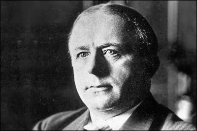 Socialiste, maire de Lille de 1925 à 1936, il est le ministre de l'Intérieur du Front Populaire. Il est poussé au suicide en novembre 1936 par les campagnes de la presse d'extrême-droite. Qui est-ce ?