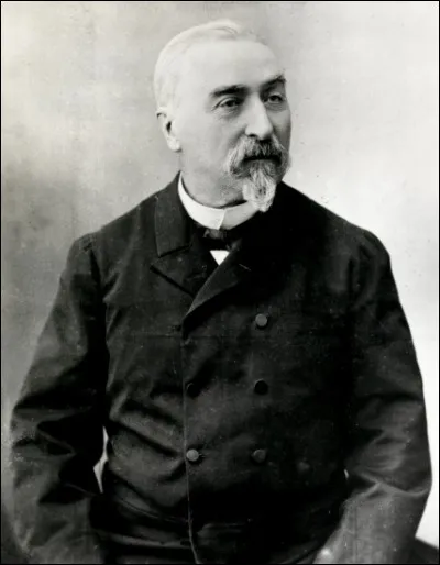 Président du Conseil de 1902 à 1905, il a été le symbole de l'opposition à l'Eglise et de l'anticléricalisme qui précède la loi laïque de décembre 1905. Qui est-ce ?
