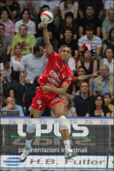 Quel joueur a gagné la Ligue des champions avec trois clubs différents ?