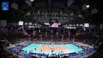 Quelle équipe francaise a été la première à gagner la Ligue des champions ?