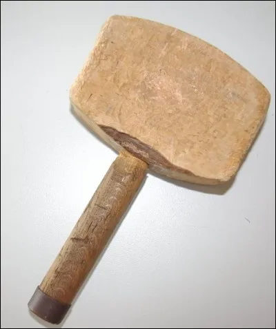 Les enquêteurs sont formels, la victime a été assommée avec un objet ...