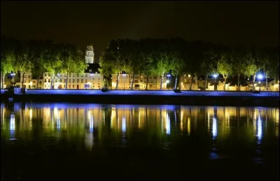 ORLEANS - Lequel de ces cours d'eau traverse cette "ville d'art et d'histoire" ?