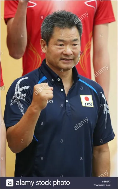 L'équipe de France de volley a eu un sélectionneur de nationalité japonaise, comment s'appelait-il ?