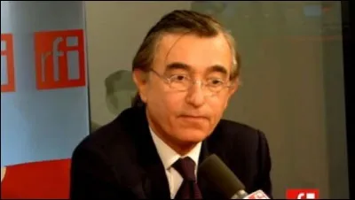 Ce cardiologue né le 1er janvier à Lourdes, est entré en politique en 1989. Député-maire de Lourdes, il continuera en politique, tout en continuant d'enseigner et de s'intéresser à la médecine.
