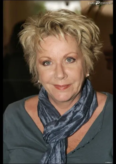 Journaliste née le 1er mai à Bordeaux, elle est animatrice de télévision et écrivaine, membre du CSA de 2009 à 2015.