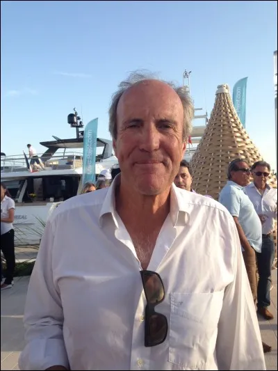 Navigateur français né le 21 septembre à La Baule, équipier d'Eric Tabarly, il se distingue en régates et cumule de nombreux titres.