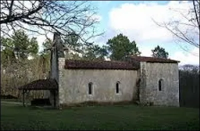 Voici la chapelle de Lugaut de Retjons. Commune de l'arrondissement de Mont-de-Marsan, elle se trouve dans le département ...