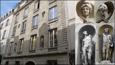 Allons au « 46 rue Jacob » !
La Révolution de 1789 a détruit beaucoup de bâtiments et de monuments. Cette adresse correspond à l'un des rares immeubles construits sous cette Révolution.
A quoi reconnaît-on le fait qu'il ait été construit pendant cette période ?