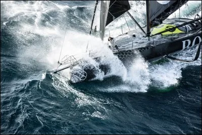 Qu'a cassé Alex Thomson durant la deuxième semaine de course ?