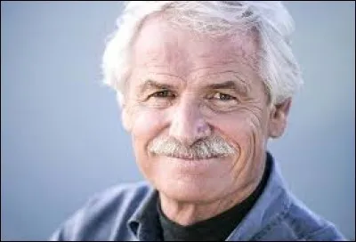 C'est Yann Arthus-Bertrand qui pose.
