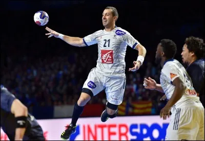 Lors de leur 2e match contre le Japon, quel est le score en faveur de la France ?