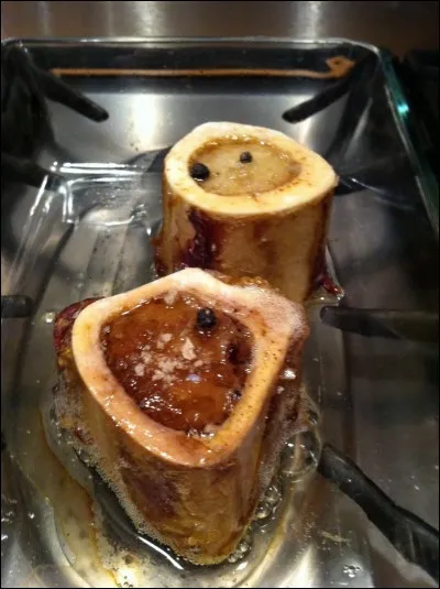 Rapine et mendicité étaient les seules solutions de survie du gamin, aussi lorsqu'il tombait sur un pigeon, la chance pouvait lui sourire, mais d'autres fois ...